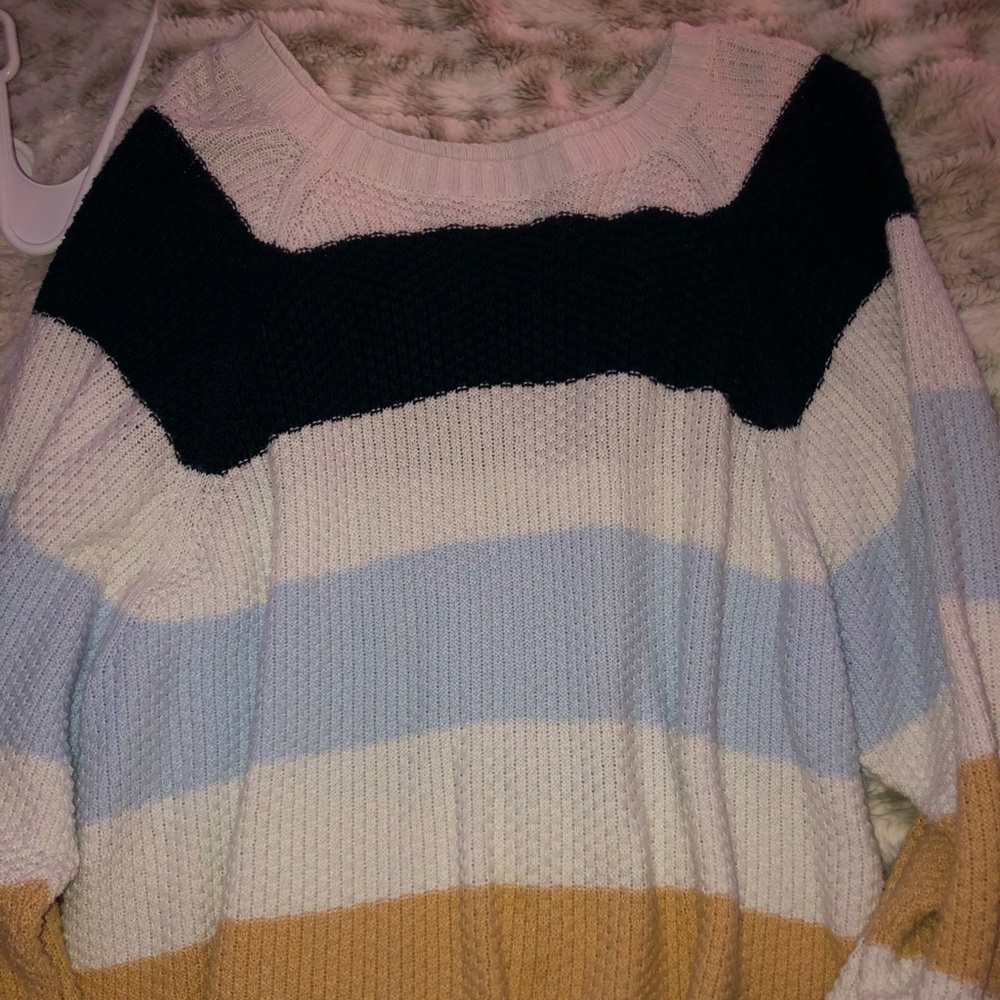 hollister cropped sweater